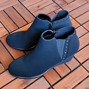 Blk/Gold WedgeBootie